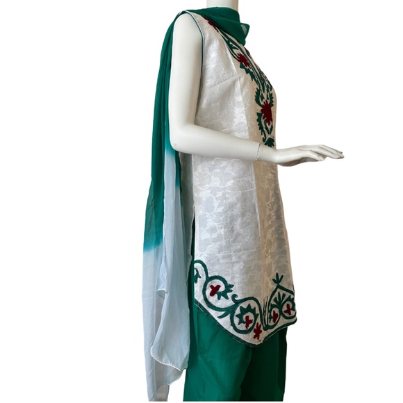 New with Tag. White & Green Salwar Kameez suit with Dupatta - Picture 6 of 15